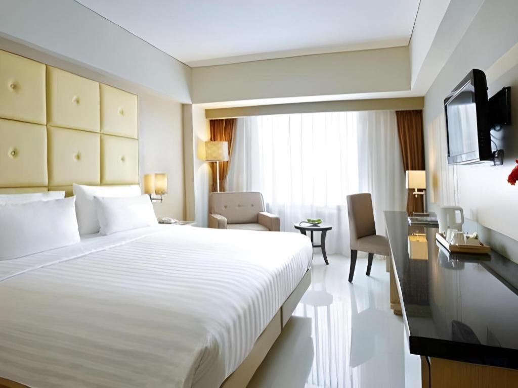 Hotel Santika Macasar Exterior foto