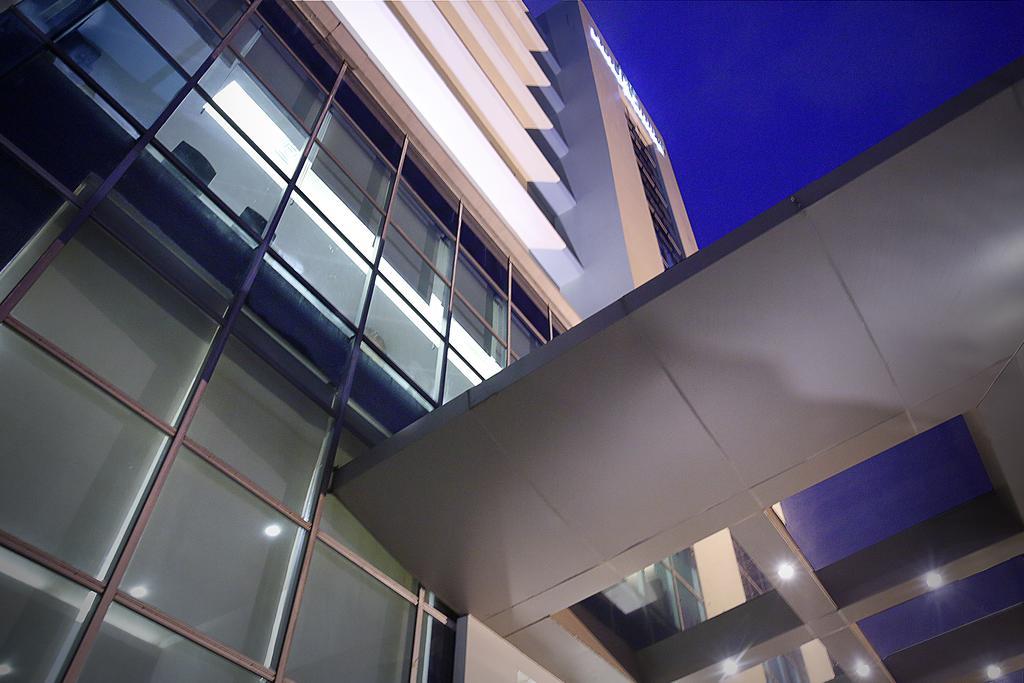 Hotel Santika Macasar Exterior foto